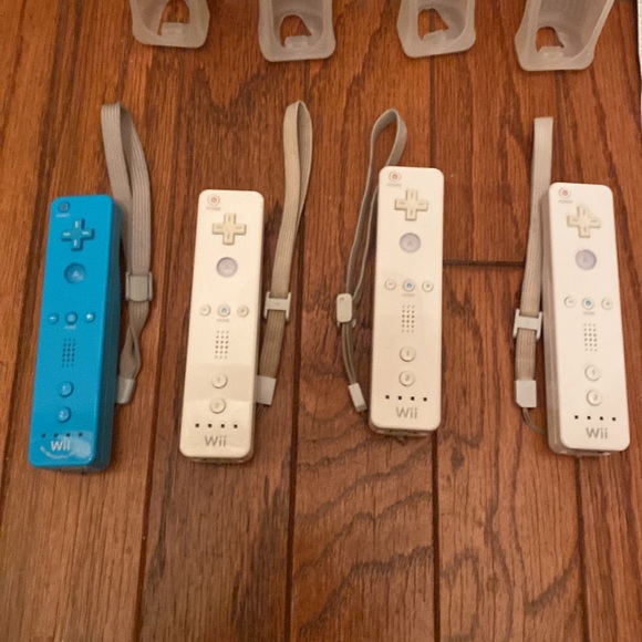Wii Remote Controllers Set - Blue and White - Picture 3 of 5